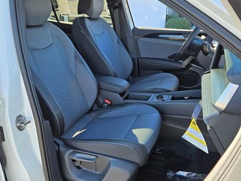 New 2026 Volkswagen Tiguan SE R-Line image 17