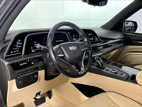 Used 2021 Cadillac Escalade Premium Luxury w/ LPO, Illumination Package AWD/4WD image 15