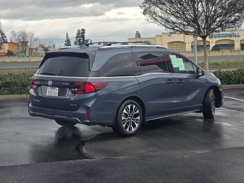 Used 2025 Honda Odyssey Elite image 4
