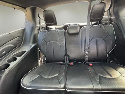Used 2019 Chrysler Pacifica Limited w/ Advanced Safetytec Group FWD image 13
