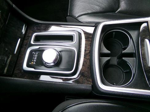 Used 2018 Chrysler 300 Limited image 27