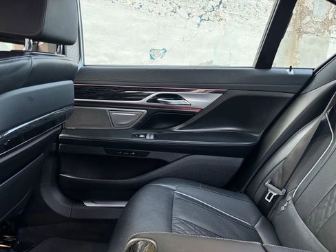 Used 2022 BMW 740i image 31