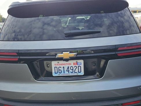 Used 2024 Chevrolet Traverse LT image 3