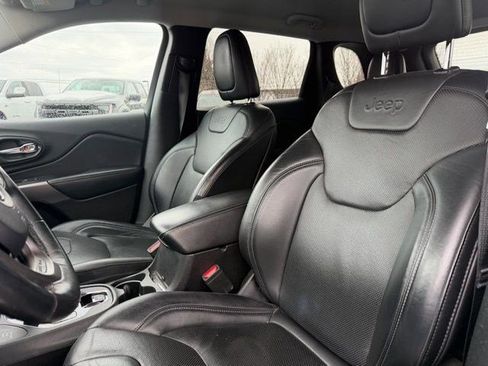 Used 2019 Jeep Cherokee Limited image 13