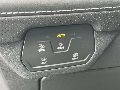 New 2026 Volkswagen Atlas SE FWD image 21