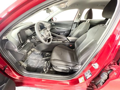 Used 2024 Hyundai Elantra SE image 19