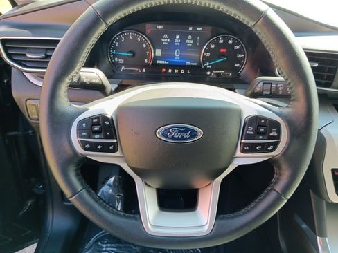 Used 2022 Ford Explorer XLT w/ Equipment Group 202A image 11