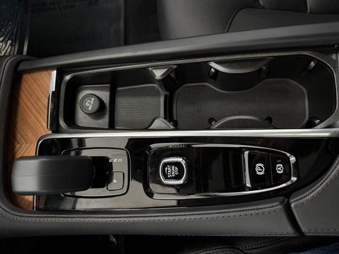 Used 2025 Volvo XC90 B6 Plus image 28