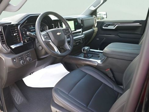 Used 2025 Chevrolet Silverado 1500 LTZ w/ LTZ Premium Texas Edition AWD/4WD image 8