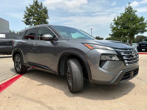 Used 2025 Nissan Rogue SV FWD image 4
