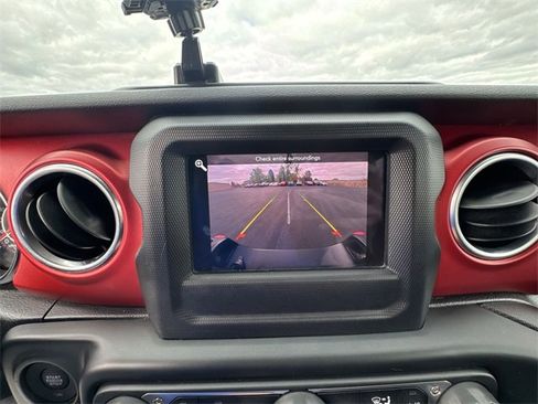 Used 2020 Jeep Gladiator Rubicon w/ Cold Weather Group image 15