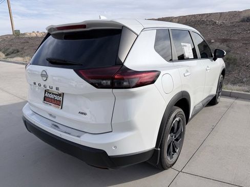 Certified 2025 Nissan Rogue SV image 8