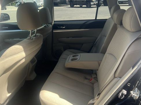 Used 2010 Subaru Outback 2.5i Premium AWD/4WD image 8