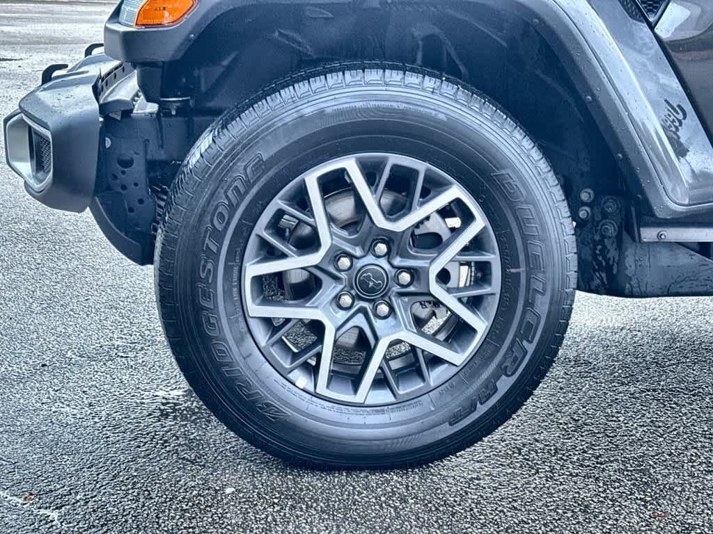 Used 2026 Jeep Wrangler Unlimited Sahara AWD/4WD image 11