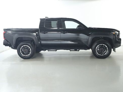 Used 2025 Toyota Tacoma TRD Off-Road AWD/4WD image 11