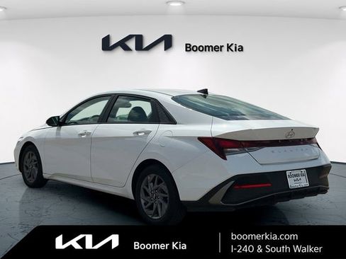 Used 2024 Hyundai Elantra SEL FWD image 7