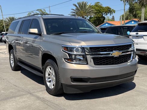 Used 2019 Chevrolet Suburban LT image 2