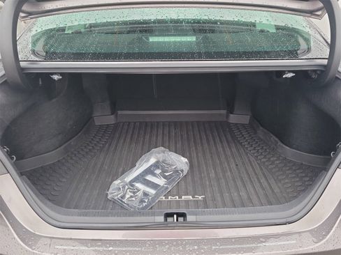 Certified 2018 Toyota Camry XLE image 9