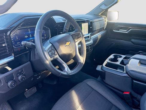 Used 2025 Chevrolet Silverado 1500 LT RWD image 9