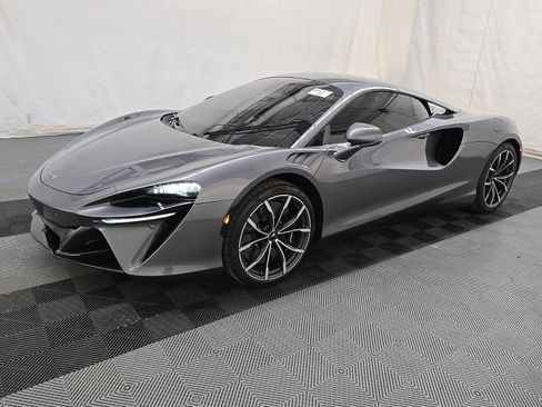 Used 2024 McLaren Artura RWD image 1