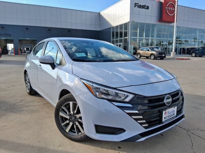 New 2025 Nissan Versa SV w/ Trunk Package