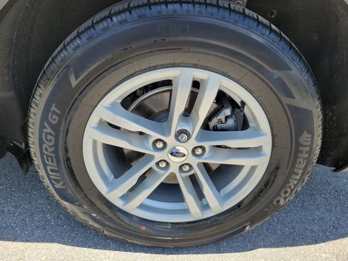 Used 2023 Ford Explorer XLT w/ Equipment Group 202A RWD image 31