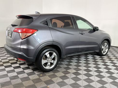 Used 2018 Honda HR-V LX image 8