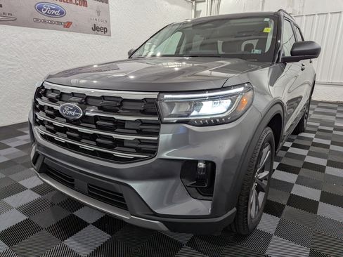 Used 2026 Ford Explorer Active w/ Active Comfort Package AWD/4WD image 3