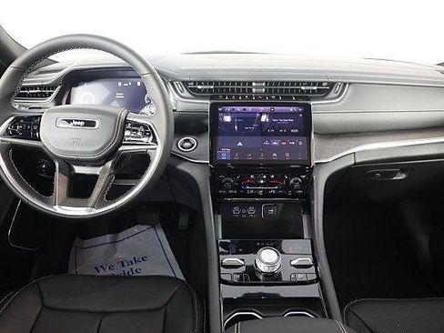 New 2025 Jeep Grand Cherokee Overland AWD/4WD image 8