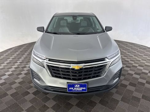 Used 2023 Chevrolet Equinox LS w/ LS Convenience Package FWD image 3