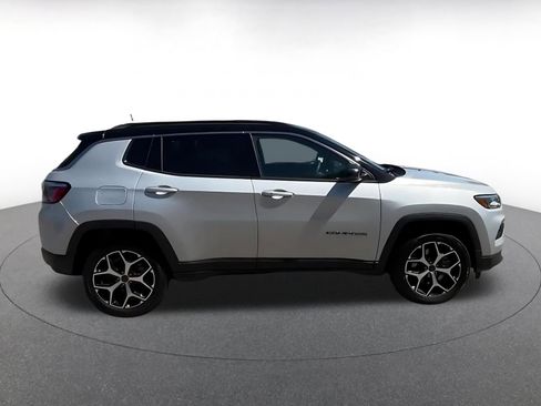 Used 2025 Jeep Compass Limited AWD/4WD image 16