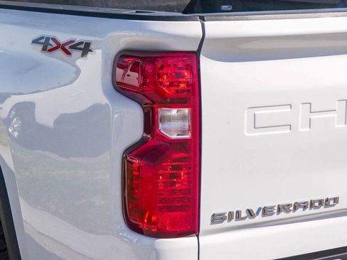 Used 2024 Chevrolet Silverado 3500 LT image 10