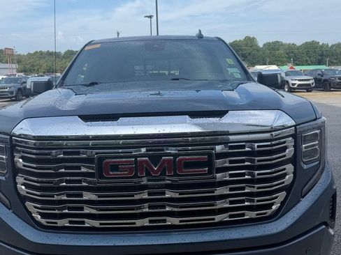 Used 2024 GMC Sierra 1500 Denali w/ Technology Package AWD/4WD image 3