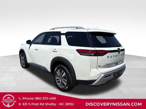 Certified 2024 Nissan Pathfinder SL FWD image 8