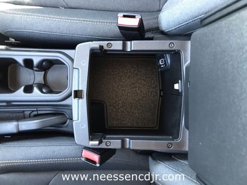 New 2025 Jeep Gladiator Sport image 24