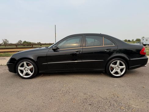 Used 2009 Mercedes-Benz E 350 4MATIC Sedan image 2