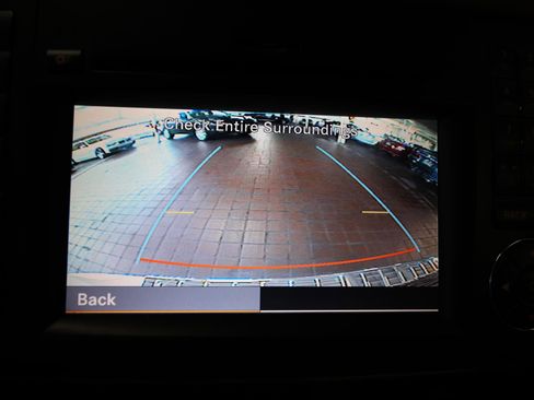 Used 2011 Mercedes-Benz GL 550 4MATIC image 20