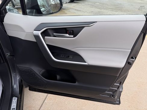 Certified 2025 Toyota RAV4 XLE w/ Convenience Package image 33