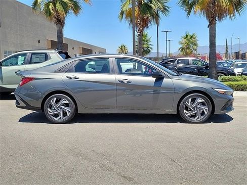 New 2025 Hyundai Elantra SEL image 22