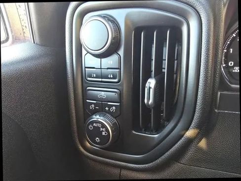 Used 2020 Chevrolet Silverado 1500 Custom Trail Boss w/ Custom Convenience Package AWD/4WD image 17