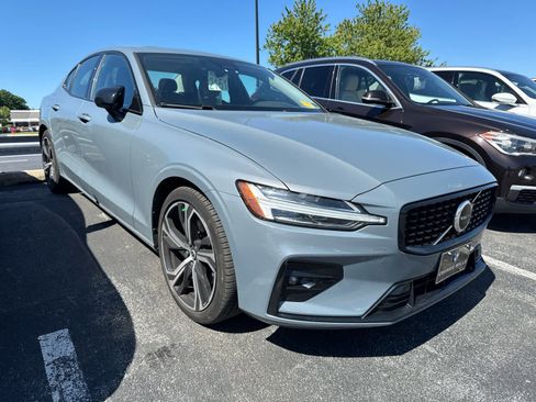 Used 2024 Volvo S60 B5 Core AWD/4WD image 2