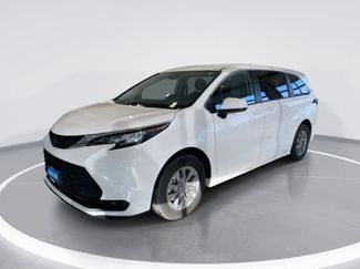 Used 2023 Toyota Sienna LE video 1