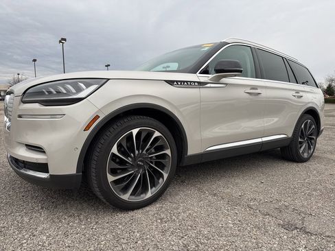 Used 2023 Lincoln Aviator Reserve w/ Equipment Group 201A image 3