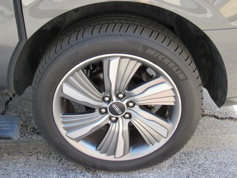 Used 2018 Lincoln Navigator L Reserve w/ Technology Package image 5