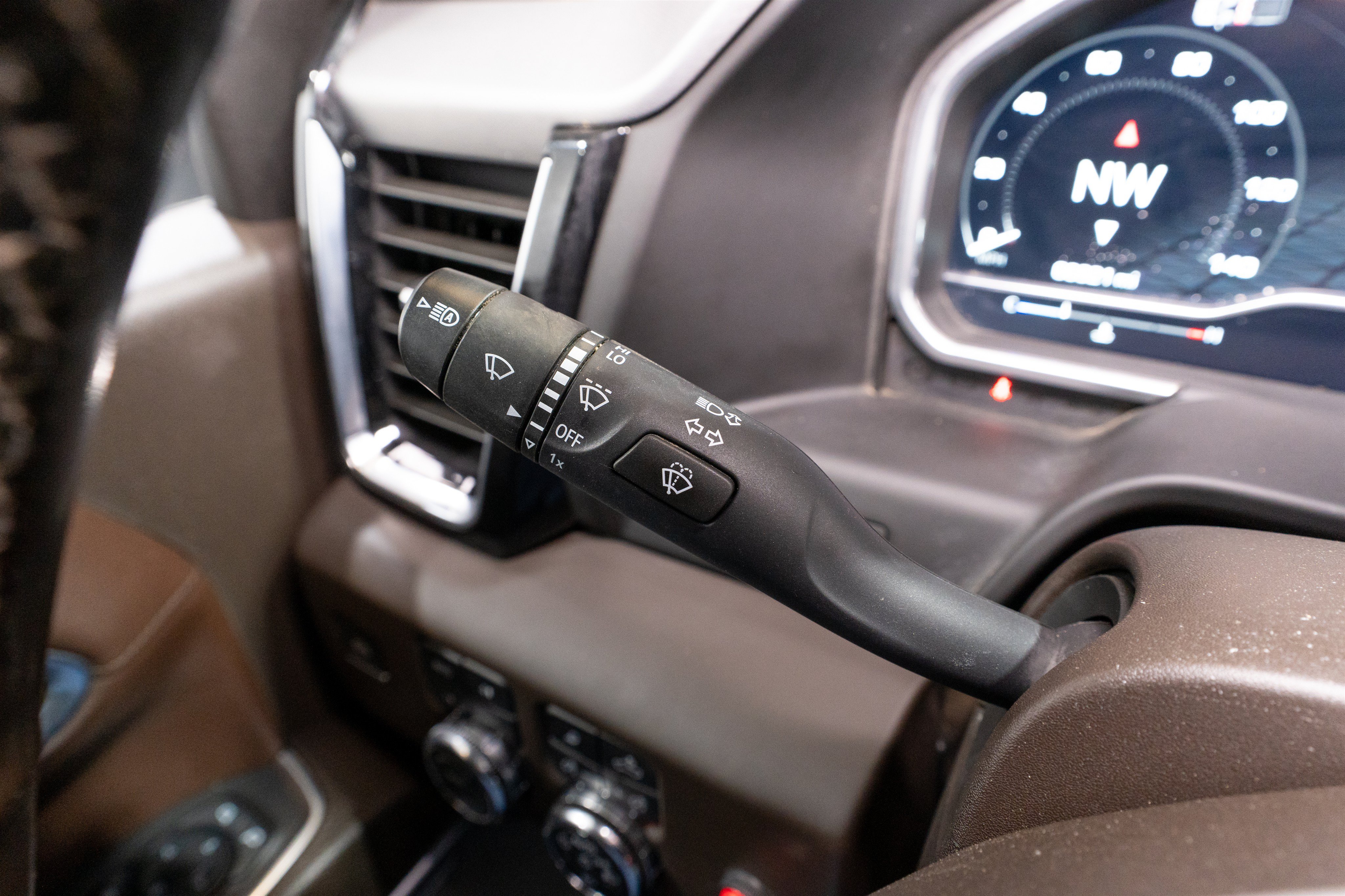 Used 2024 GMC Sierra 3500 Denali AWD/4WD image 32
