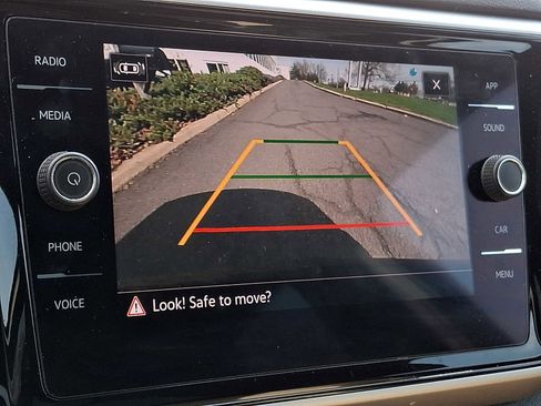 Used 2022 Volkswagen Atlas Cross Sport SE w/ Panoramic Sunroof Package image 16