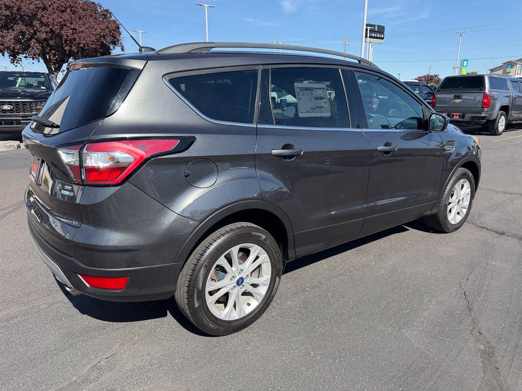 Used 2018 Ford Escape SE AWD/4WD image 3