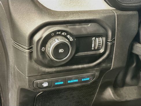 Used 2024 Jeep Wrangler Unlimited Sahara AWD/4WD image 17