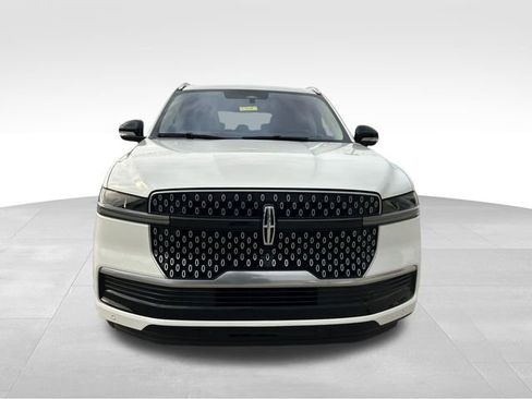 Used 2025 Lincoln Navigator Reserve image 8