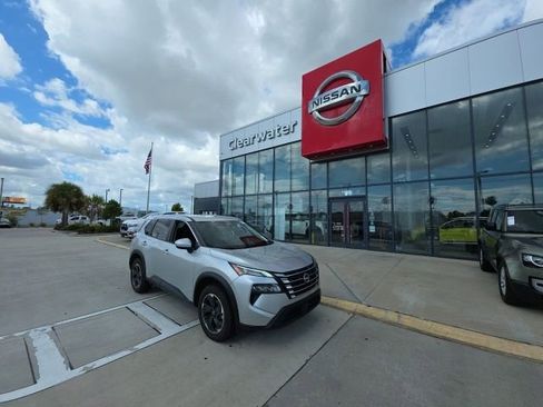 Used 2024 Nissan Rogue SV FWD image 1